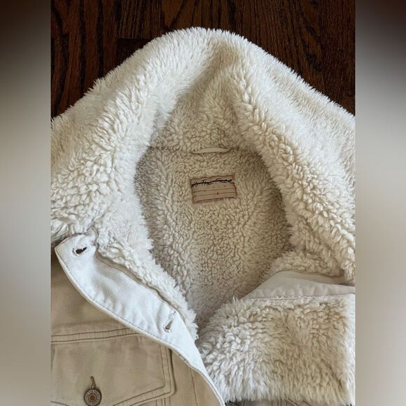 FREE PEOPLE We The Free Holly Cozy Denim Jacket
NEW Ecru Size Large - Picture 6 of 7